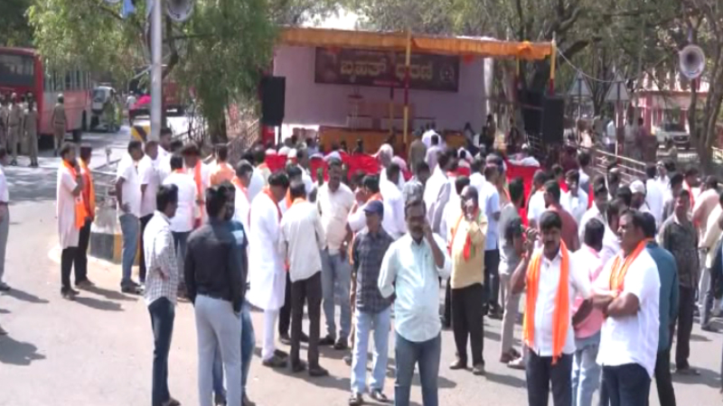 Bagalkot stone pelting Arrest the mosque members immediately 15 day deadline for government Hindu Organisation Protest 2 3