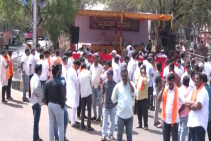 Bagalkot stone pelting Arrest the mosque members immediately 15 day deadline for government Hindu Organisation Protest 2