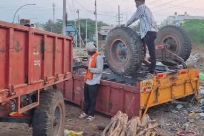 Bagalkote Tractor Trolley Overturned