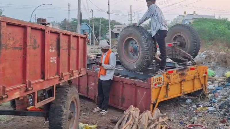 Bagalkote Tractor Trolley Overturned