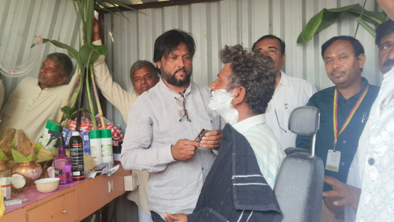 Dalits denied haircuts Government opens barber shop Gadag 1
