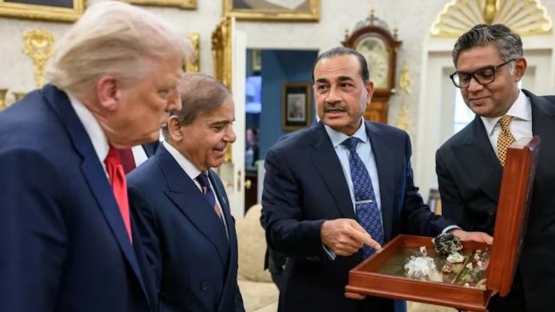 Donald Trump pak pm 1