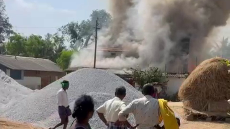 Father in law sets fire to house of young man who married his daughter in Mandya