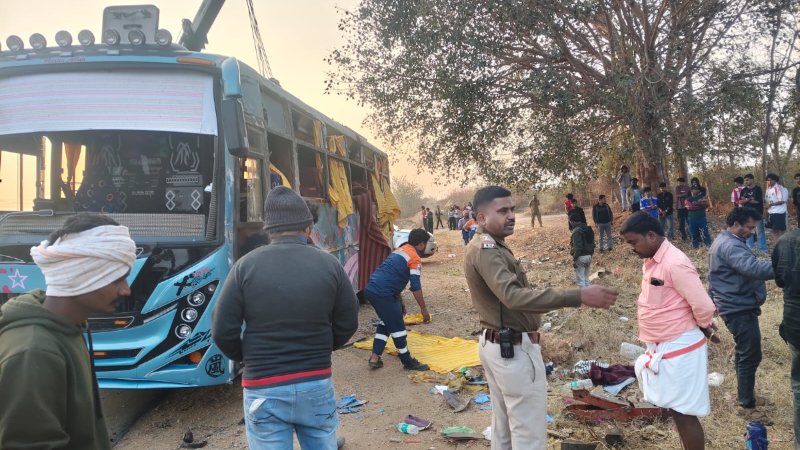 Kerala bus on Hampi tour overturns three students one teacher injured 1