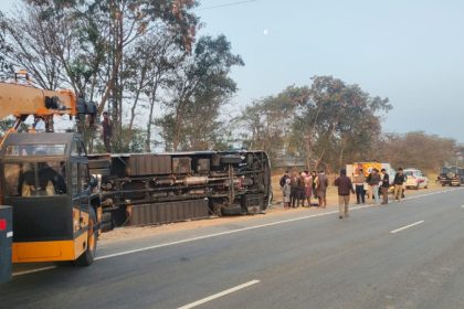 Kerala bus on Hampi tour overturns three students one teacher injured 2