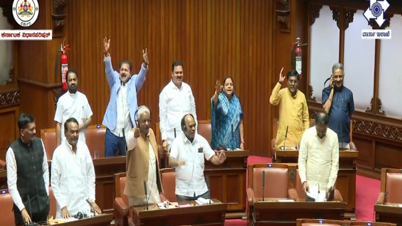 ʻಮೋದಿ ದೇಶದ್ರೋಹಿʼ ಎಂದ ಕಾಂಗ್ರೆಸ್ ಸದಸ್ಯ ನಜೀರ್ ಅಹಮದ್; ಪರಿಷತ್ನಲ್ಲಿ ಗದ್ದಲ - ಕೋಲಾಹಲ 6 Legislative Council 5