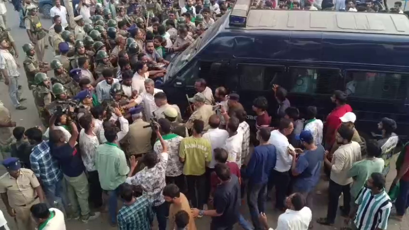 Police lathicharge on farmers Sringeri bandh on Monday