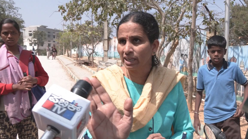 ವಸತಿ ಶಾಲೆಯಲ್ಲಿ ಶಿಕ್ಷಕರ ಒಳಜಗಳ - ಬೀದಿಗೆ ಬಂದ ವಿದ್ಯಾರ್ಥಿಗಳು; ಅಮಾನತಾದ ಶಿಕ್ಷಕರೇ ಬೇಕೆಂದು ಪಟ್ಟು 5 Protest 3