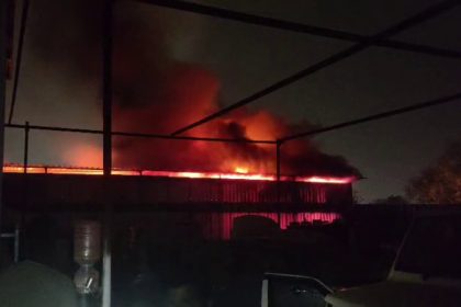 massive fire accident in vijayapura car service center vehicles worth over r1 crore gutted