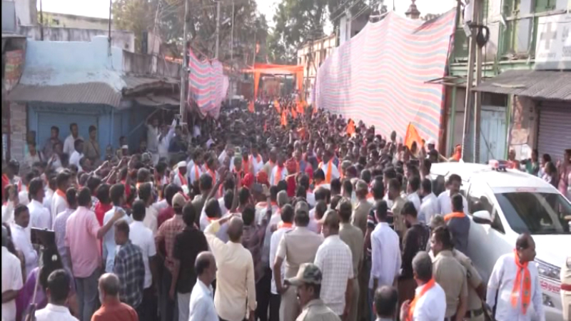 ಬಾಗಲಕೋಟೆಯಲ್ಲಿ ವಿರಾಟ್ ಹಿಂದೂ ಶೋಭಾಯಾತ್ರೆ - 5 ಸಾವಿರ ಮಂದಿ ಭಾಗಿ 1 5 thousand people participated Hindu Virata procession in Bagalkote