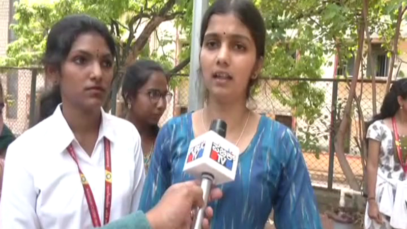 ಮೂಲ ಸೌಕರ್ಯಗಳ ಕೊರತೆ, ಬ್ರಹ್ಮಾಂಡ ಭ್ರಷ್ಟಾಚಾರ ಆರೋಪ - ಮಹಾರಾಣಿ ಕ್ಲಸ್ಟರ್ ವಿವಿ ವಿರುದ್ಧ ಪ್ರತಿಭಟನೆ 4 ABVP Protest 23