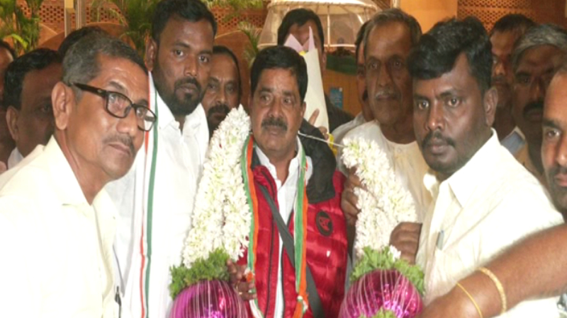 ಆಸ್ಟ್ರೇಲಿಯಾ ಪ್ರವಾಸದಿಂದ ಕಾಂಗ್ರೆಸ್ ಶಾಸಕರು ವಾಪಸ್ 1 Congress MLAs return from foreign tour