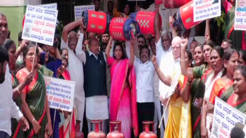 Cylinder Price Hike Congress Protest In Bengaluru