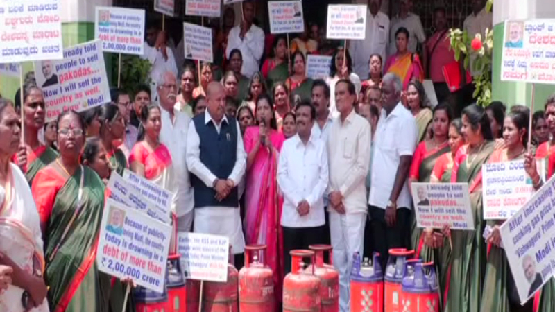 Cylinder Price Hike Congress Protest In Bengaluru 1