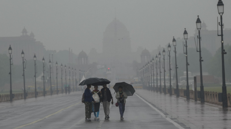 ದೆಹಲಿ-ಎನ್ಸಿಆರ್ನ ಹಲವೆಡೆ ಭಾರೀ ಮಳೆ - ಯೆಲ್ಲೋ ಅಲರ್ಟ್ ಜಾರಿ 1 Delhi Rain
