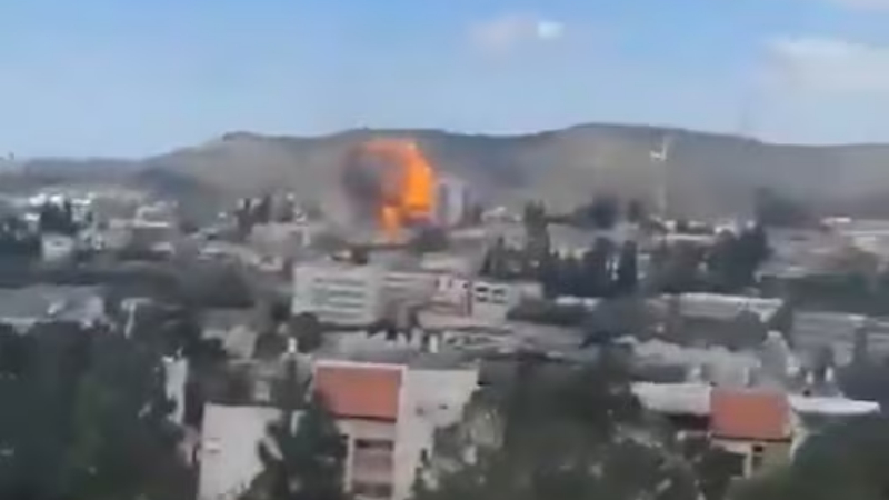 ಖಮೇನಿ ಹತ್ಯೆಗೆ ಪ್ರತೀಕಾರ - ಇರಾನ್ ಕ್ಷಿಪಣಿ ದಾಳಿಗೆ ಇಸ್ರೇಲ್ನಲ್ಲಿ 10 ಮಂದಿ ಸಾವು 1 Iran Strikes On Israel