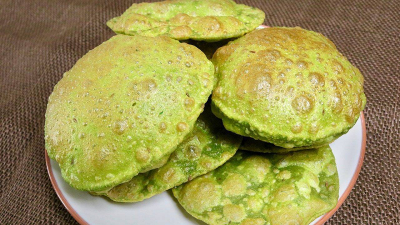 Palak Poori 1
