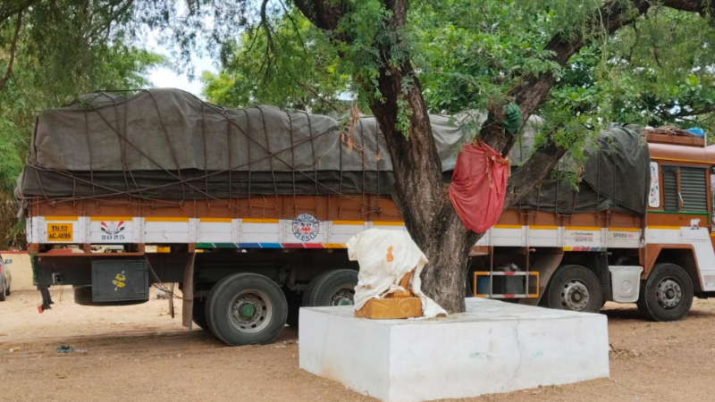 8 ಲಕ್ಷ ಮೌಲ್ಯದ ಅನ್ನಭಾಗ್ಯ ಅಕ್ಕಿ ಅಕ್ರಮ ಸಾಗಣೆ - 600 ಚೀಲಗಳಿದ್ದ ಲಾರಿ ಜಪ್ತಿ 1 Raichuru Lorry Seize