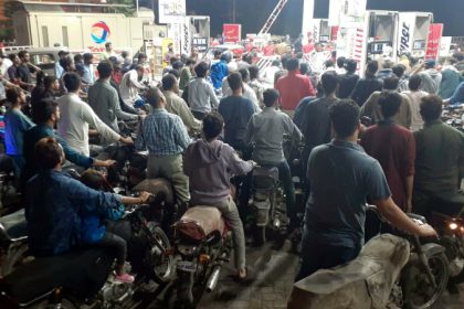 USA Iran War Pakistan petrol price hiked by PKR 55 per litre petrol now selling at 321 17 litre diesel 335 86