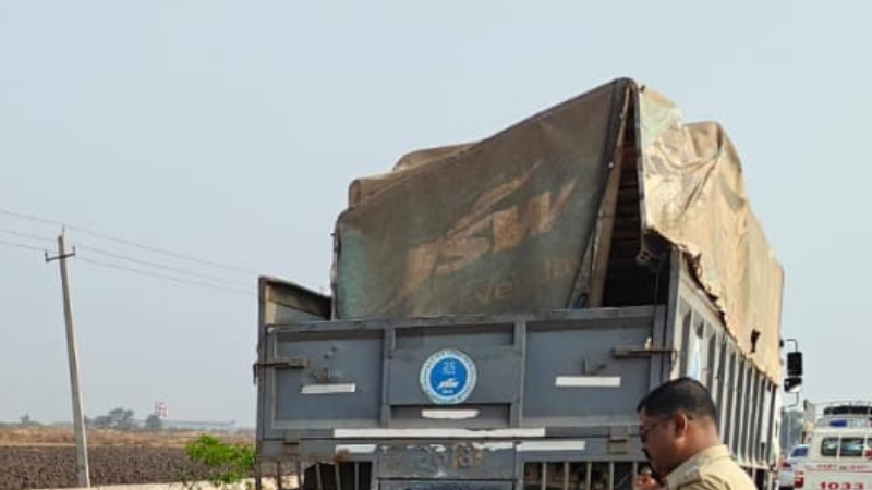 ನಿಂತಿದ್ದ ಲಾರಿಗೆ ಕಾರು ಡಿಕ್ಕಿ - ಮೂವರು RSIಗಳು ಸ್ಥಳದಲ್ಲೇ ದುರ್ಮರಣ 1 chitradurga accident