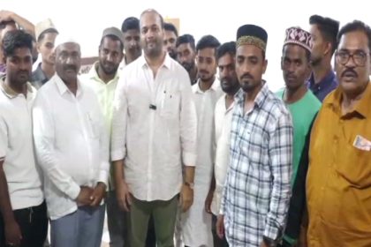 davanagere south by election local youth express anger against sadiq pailwan