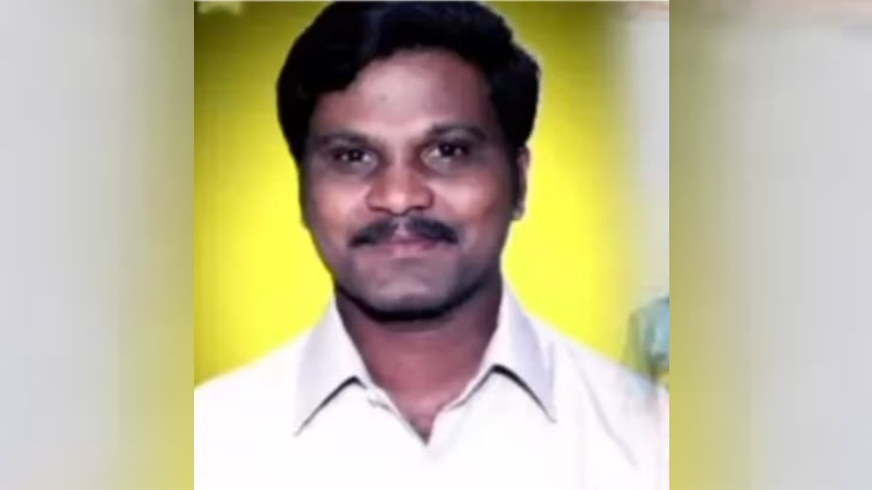 ಪಾಠ ಮಾಡುತ್ತಿದ್ದಾಗಲೇ ಶಿಕ್ಷಕನಿಗೆ ಹೃದಯಾಘಾತ - ವಿದ್ಯಾರ್ಥಿಗಳ ಎದುರೇ ದುರ್ಮರಣ 1 teacher dies of heart attack in classroom in hassan