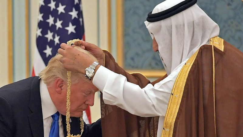 trump saudi arabia medal