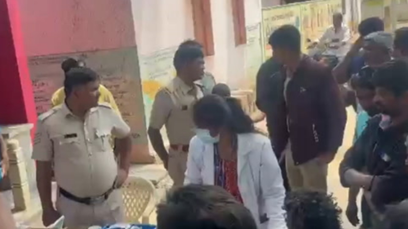 ಶ್ರೀರಾಮನವಮಿ ಪ್ರಸಾದ ಸೇವಿಸಿದ ನೂರಾರು ಮಂದಿಗೆ ಅನಾರೋಗ್ಯ 1 villagers fall ill after consuming ramanavami prasada in devanahalli