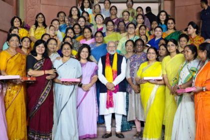 ಮಹಿಳಾ ಮೀಸಲಾತಿ ಮಸೂದೆಗೆ ಸಂಸತ್ತಿನಲ್ಲಿ ಒಪ್ಪಿಗೆ ಸಿಕ್ಕಿದ ನಂತರ ಎನ್‌ಡಿಎ ಮಹಿಳಾ ಸಂಸದರ ಜೊತೆ ಮೋದಿ