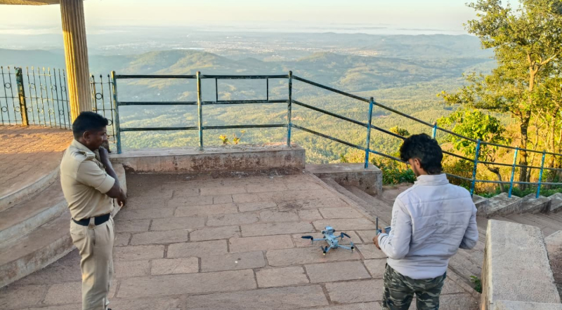 ಕೇರಳದಿಂದ ಪ್ರವಾಸ ಬಂದಿದ್ದ 10ನೇ ತರಗತಿ ವಿದ್ಯಾರ್ಥಿನಿ ಮುಳ್ಳಯ್ಯನಗಿರಿ ತಪ್ಪಲಿನಲ್ಲಿ ನಾಪತ್ತೆ 3 10th Student From Kerala Missing In Chikkamagaluru Mullayanagiri 1