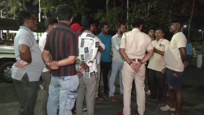 RSS ಬಾಲಕರ ಶಾಖೆ ನಡೆಯುತ್ತಿದ್ದಾಗ ಚಾಕು ಪ್ರದರ್ಶಿಸಿದ ಅನ್ಯ ಕೋಮಿನ ಬಾಲಕ 1 A boy brandished a knife during an RSS boys RSS Shakha Haveri School