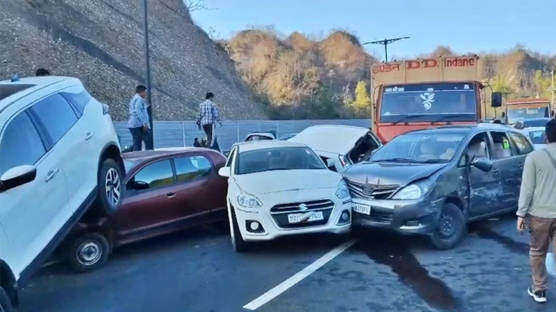 ನಾಳೆ ಪ್ರಧಾನಿಗಳಿಂದ ಉದ್ಘಾಟನೆ ಆಗಬೇಕಿರುವ ಎಕ್ಸ್ಪ್ರೆಸ್ವೇನಲ್ಲಿ ಭೀಕರ ಸರಣಿ ಅಪಘಾತ - ತಪ್ಪಿದ ದುರಂತ 2 Delhi Dehradun