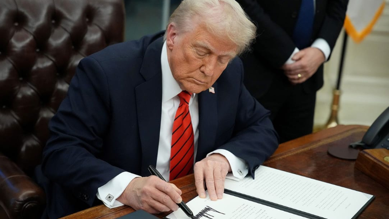 Donald Trump 1 1 1