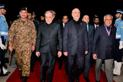 Iranian Delegation Arrives at Peace Talks With Vance en Route