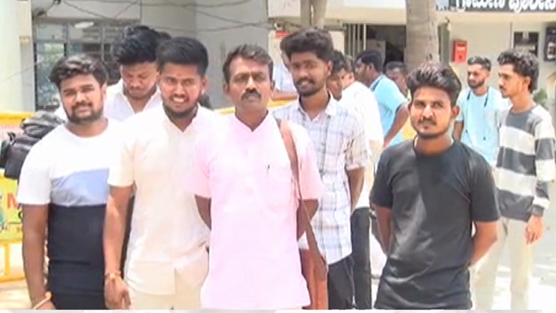 ಮುಸ್ಲಿಂ ಯುವಕನ 2 ಮೊಬೈಲ್ನಲ್ಲಿ ಯುವತಿಯರ 7,000 ಫೋಟೋಸ್, 9,700 ವಿಡಿಯೋಸ್ - ಹೌಹಾರಿದ ಪೊಲೀಸರು 5 Koppala Love Jihad 4