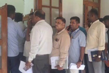 MLAs PA Que For IPL Ticket