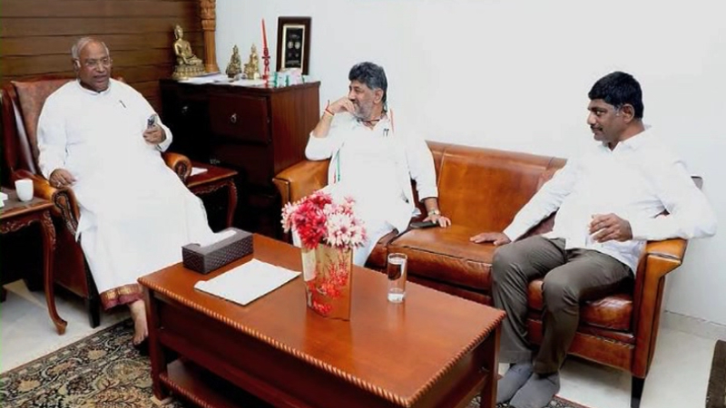 Mallikarjun Kharge DK Shivakumar DK Suresh