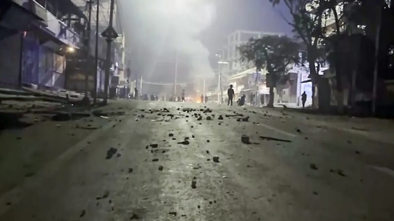 ಮಣಿಪುರದಲ್ಲಿ ಮನೆ ಮೇಲೆ ಬಾಂಬ್ ದಾಳಿ - ಇಬ್ಬರು ಮಕ್ಕಳು ದುರ್ಮರಣ, ತಾಯಿಗೆ ಗಾಯ 1 Manipur Home Bomb Attack