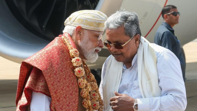 HALನಲ್ಲಿ ಪ್ರಧಾನಿ ಮೋದಿ ಸ್ವಾಗತಿಸಿದ ಸಿಎಂ - ರಾಜ್ಯಕ್ಕೆ ಸಂಬಂಧಿಸಿದ 18 ಬೇಡಿಕೆಗಳ ಪಟ್ಟಿ ಕೊಟ್ಟ ಸಿದ್ದರಾಮಯ್ಯ 5 Modi SIddramaiah 1