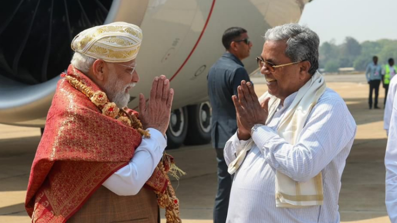 HALನಲ್ಲಿ ಪ್ರಧಾನಿ ಮೋದಿ ಸ್ವಾಗತಿಸಿದ ಸಿಎಂ - ರಾಜ್ಯಕ್ಕೆ ಸಂಬಂಧಿಸಿದ 18 ಬೇಡಿಕೆಗಳ ಪಟ್ಟಿ ಕೊಟ್ಟ ಸಿದ್ದರಾಮಯ್ಯ 3 Modi SIddramaiah