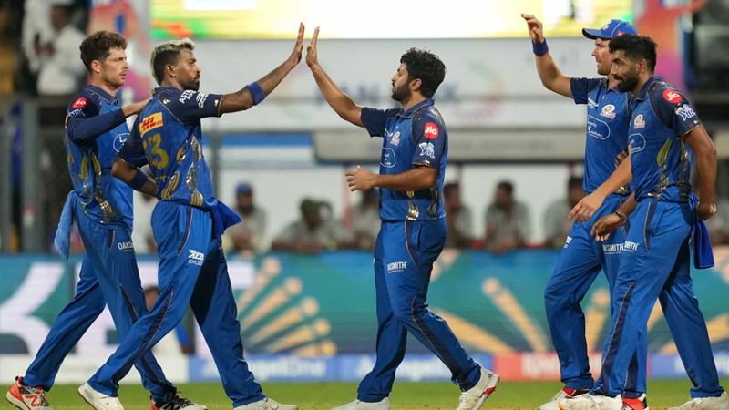 PVR ಆರ್ಭಟ, ತವರಲ್ಲೇ ಮುಂಬೈಗೆ ನೀರು ಕುಡಿಸಿದ ಬೆಂಗಳೂರು - ಆರ್ಸಿಬಿಗೆ 18 ರನ್ಗಳ ಜಯ 7 Mumbai Indians