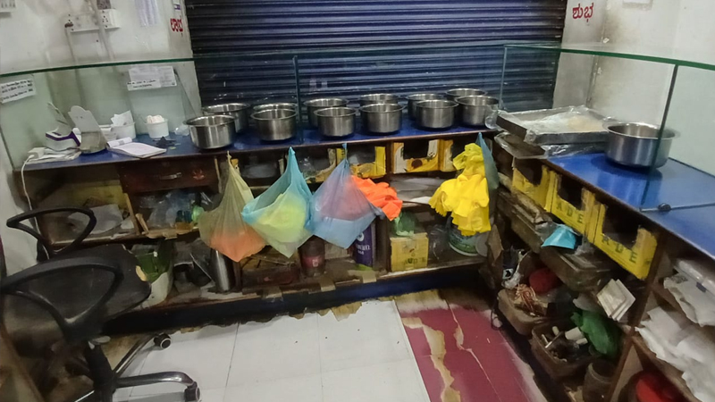 ರಾಯಚೂರಿನಲ್ಲಿ ರೊಟ್ಟಿ ಕೇಂದ್ರಗಳಿಗೆ ತಟ್ಟಿದ ಗ್ಯಾಸ್ ಸಿಲಿಂಡರ್ ಬಿಸಿ 4 Raichur 2