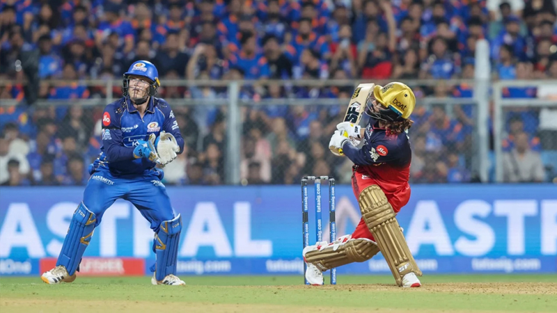 PVR ಆರ್ಭಟ, ತವರಲ್ಲೇ ಮುಂಬೈಗೆ ನೀರು ಕುಡಿಸಿದ ಬೆಂಗಳೂರು - ಆರ್ಸಿಬಿಗೆ 18 ರನ್ಗಳ ಜಯ 6 Rajat Patidar 2