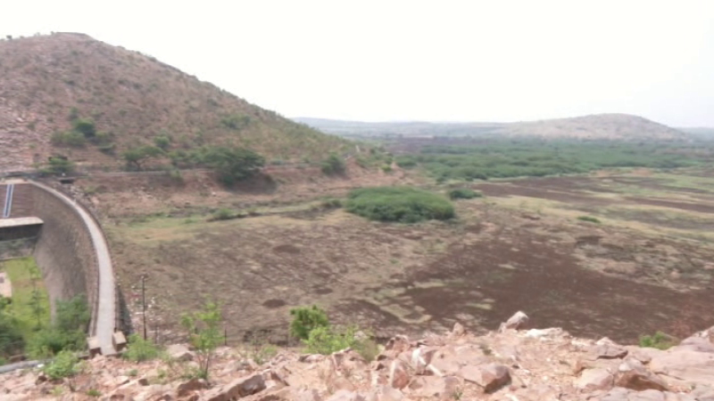 Rising temperature In Bagalkot the historical Muchakhandi lake has dried up 2