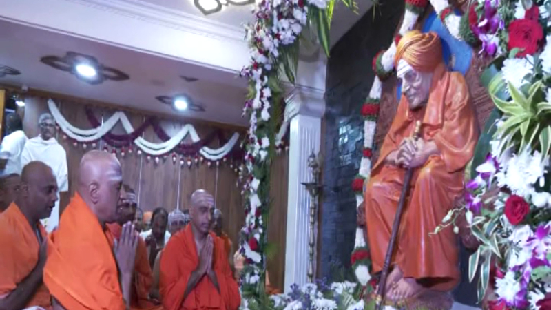 ಶಿವೈಕ್ಯ ಶಿವಕುಮಾರ ಶ್ರೀಗಳ 119ನೇ ಜಯಂತ್ಯೋತ್ಸವ - ಸಿದ್ದಗಂಗಾ ಮಠದಲ್ಲಿ ಕಳೆಗಟ್ಟಿದ ಸಂಭ್ರಮ 5 Tumakuru Siddaganga Math Shivakumara Swamiji birth anniversary 1