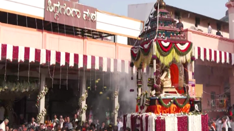 ಶಿವೈಕ್ಯ ಶಿವಕುಮಾರ ಶ್ರೀಗಳ 119ನೇ ಜಯಂತ್ಯೋತ್ಸವ - ಸಿದ್ದಗಂಗಾ ಮಠದಲ್ಲಿ ಕಳೆಗಟ್ಟಿದ ಸಂಭ್ರಮ 4 Tumakuru Siddaganga Math Shivakumara Swamiji birth anniversary 2