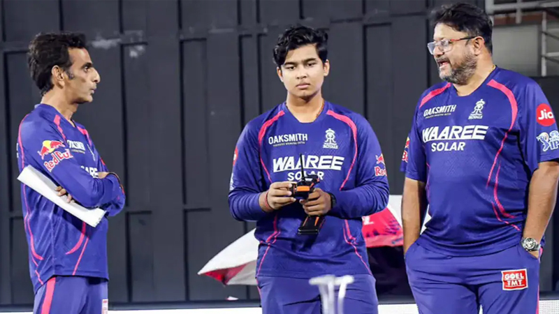 ಫೋನ್ ಬಳಸಿ ರೆಡ್ಹ್ಯಾಂಡಾಗಿ ಸಿಕ್ಕಿಬಿದ್ದ ರೋಮಿ - RR ವ್ಯವಸ್ಥಾಪಕನಿಗೆ ಬಿಸಿಸಿಐ ನೋಟಿಸ್; ಕಾಡ್ತಿದೆಯಾ ಬ್ಯಾನ್ ಭೀತಿ? 3 Vaibhav Sooryavanshi 1