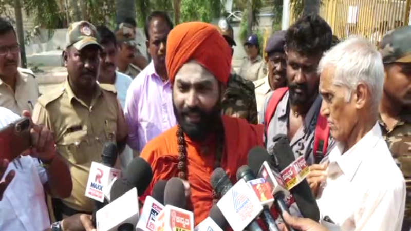 We should not say we are Hindus we are a target for the Panchamasali people becoming powerful Vachanananda Swamiji 1