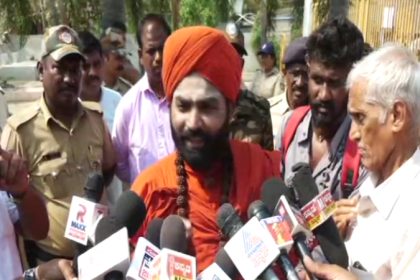 We should not say we are Hindus we are a target for the Panchamasali people becoming powerful Vachanananda Swamiji