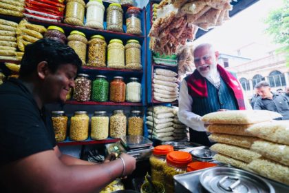 West Bengal Election PM Narendra Modi jhalmuri break in the middle of high octane Bengal campaign